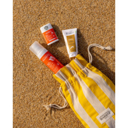 Sunny Trio Pouch: Latte Solare Satinato SPF50, Stick Solare Labbra e Zone Sensibili SPF50+ e Crema Corpo Scintillante